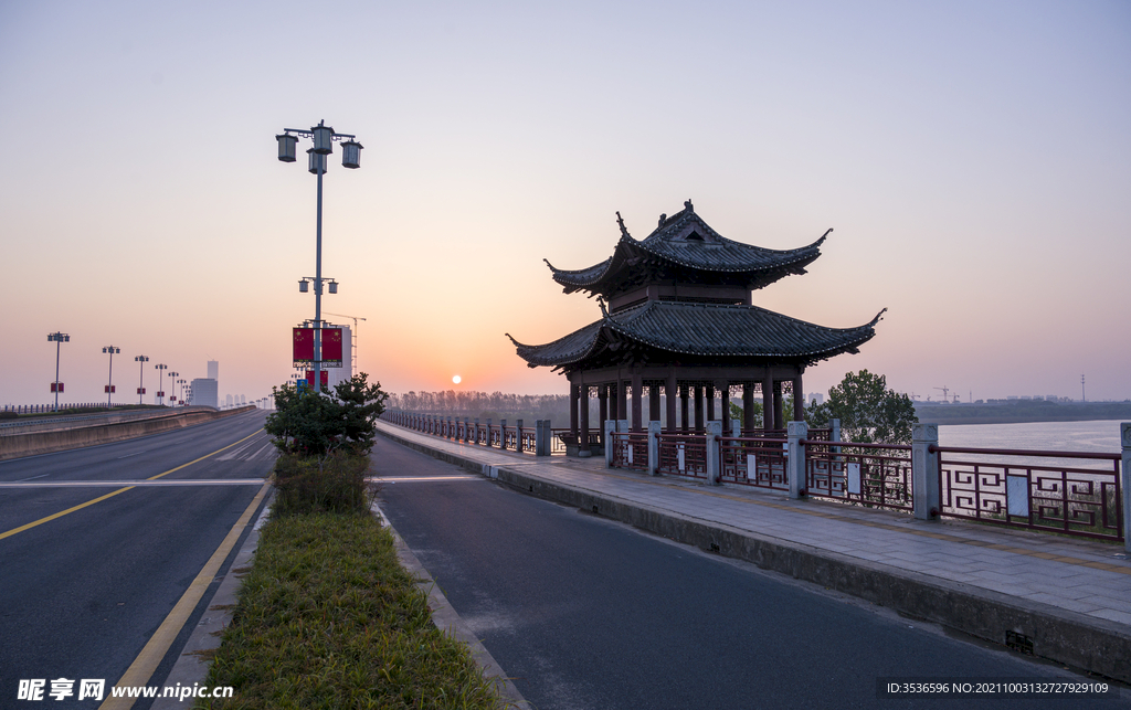 大桥日出美景 
