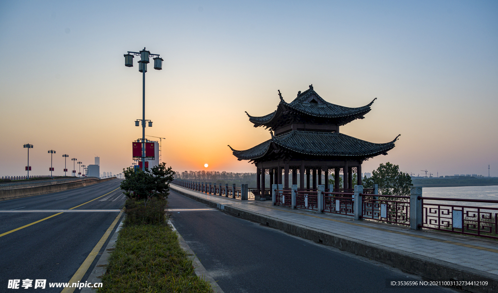 大桥日出美景