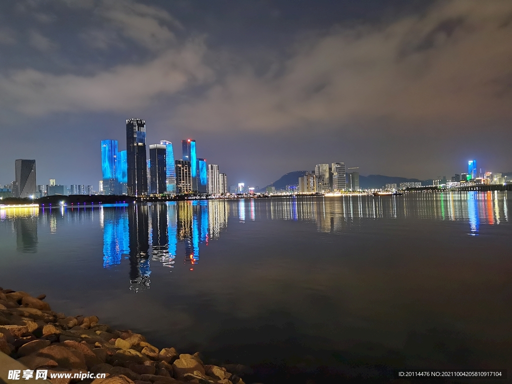  深圳湾海边夜景