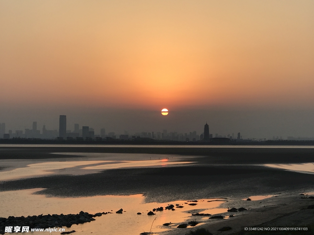 江边夕阳晚霞