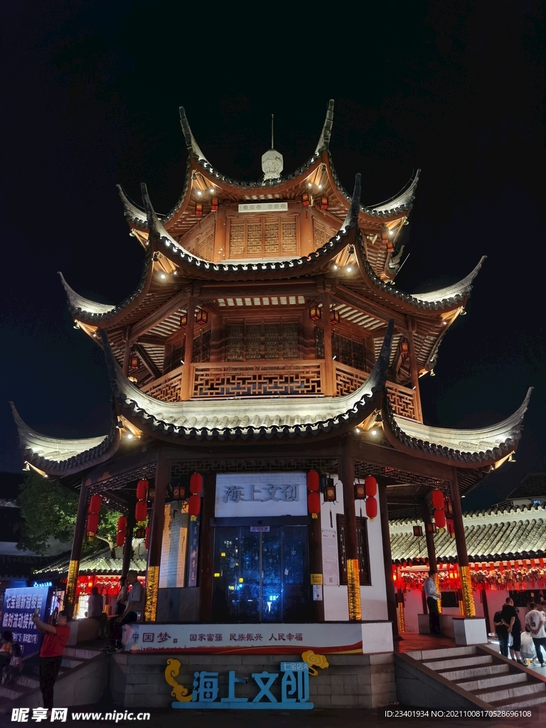 上海七宝老街复古中式塔造型