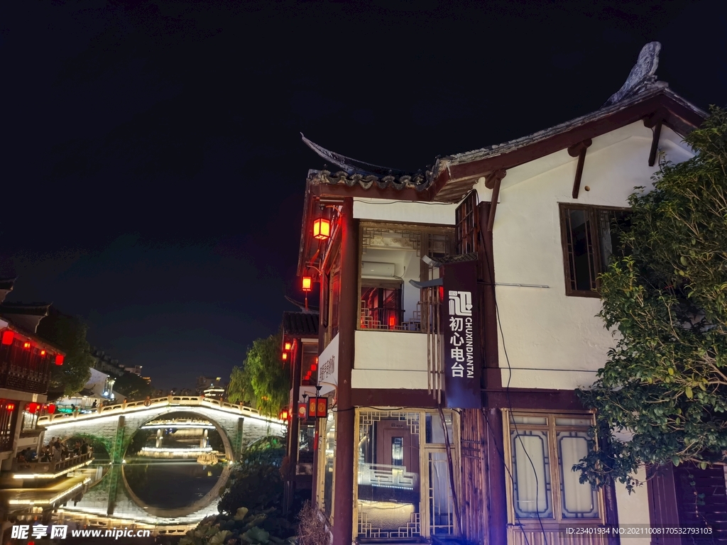 上海七宝老街夜景游玩中式桥