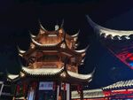 上海七宝老街夜景游玩复古塔造型