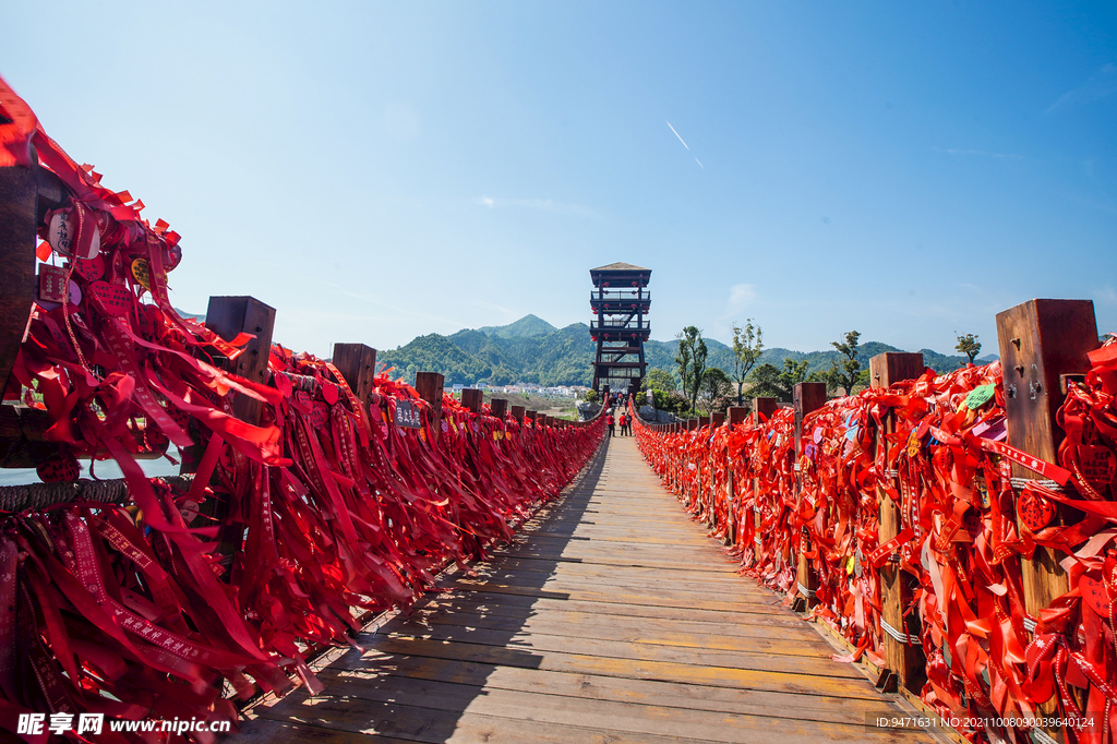 炭河千古情景区同心锁桥