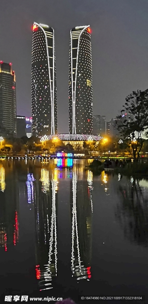 建筑倒影