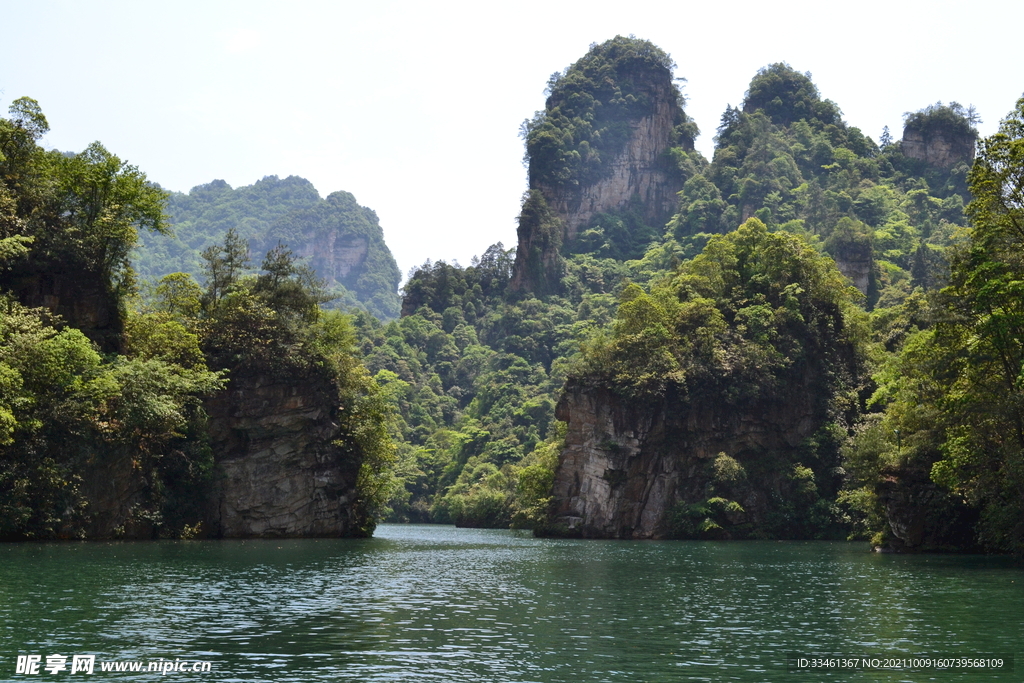 宝峰湖之山水画