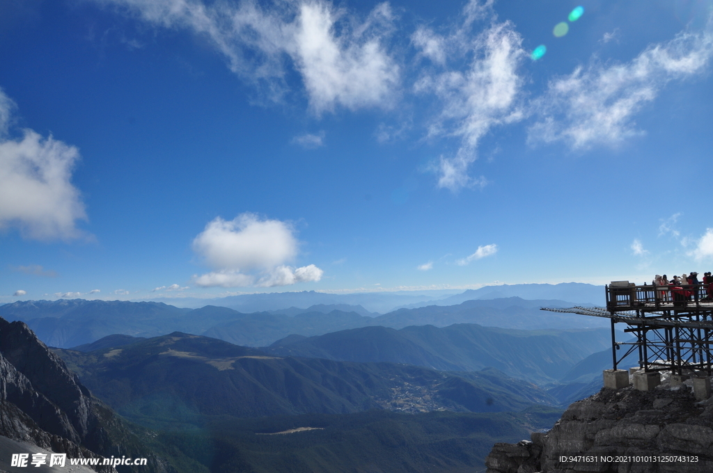 云南玉龙雪山周边山峦