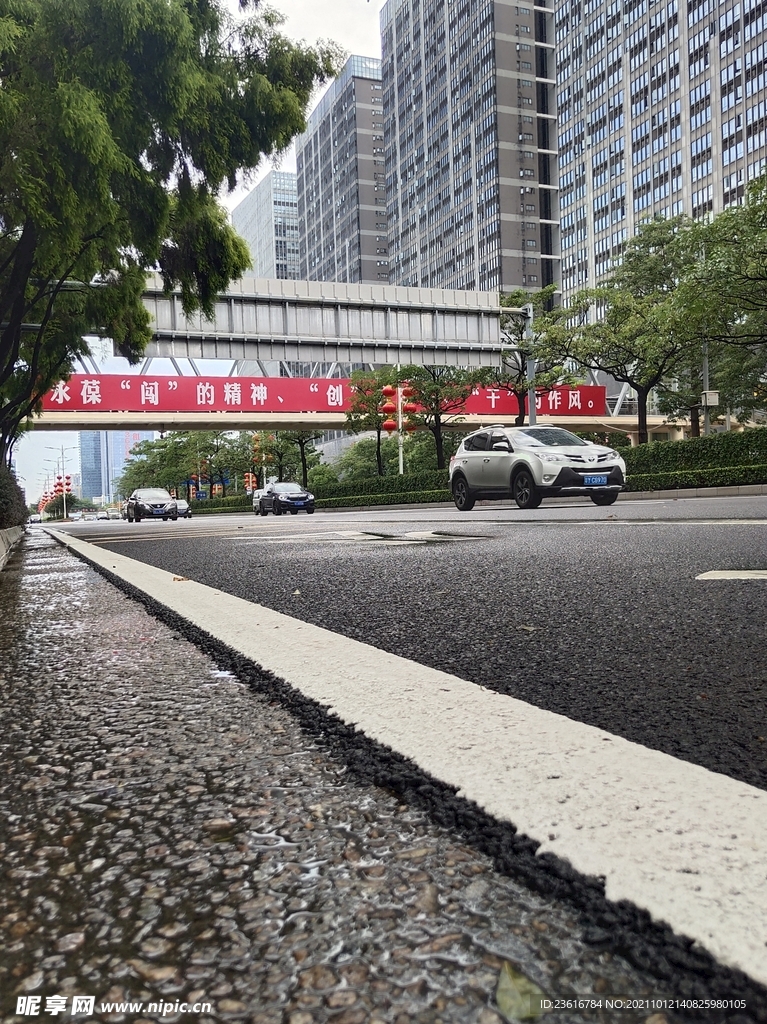 雨后城市