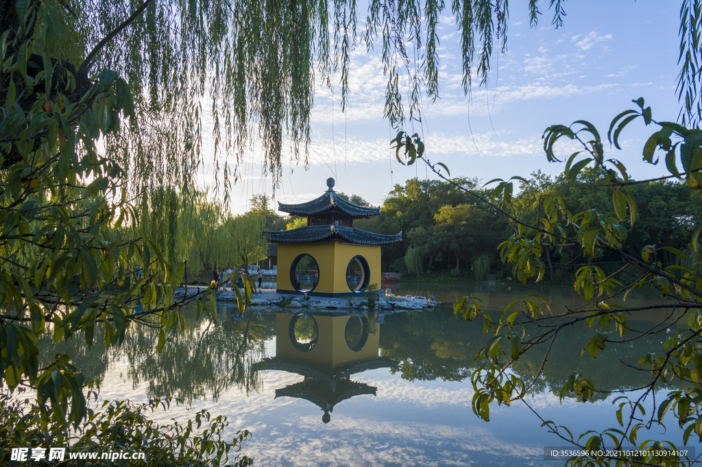 扬州瘦西湖美景钓鱼台 