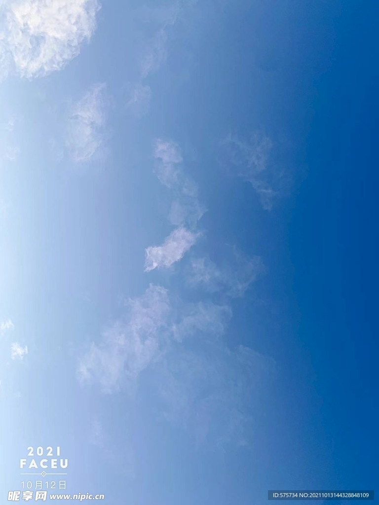 天空 蓝天  白云 大树 塔 