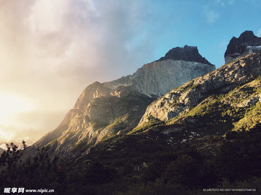 山 