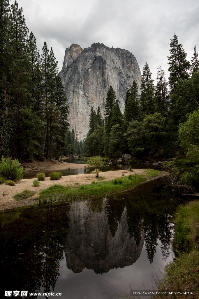 山 