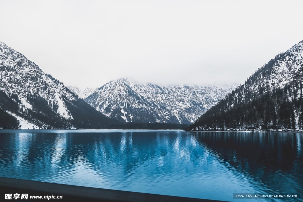 山 