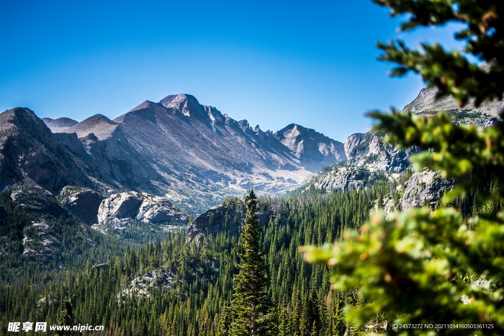 山 