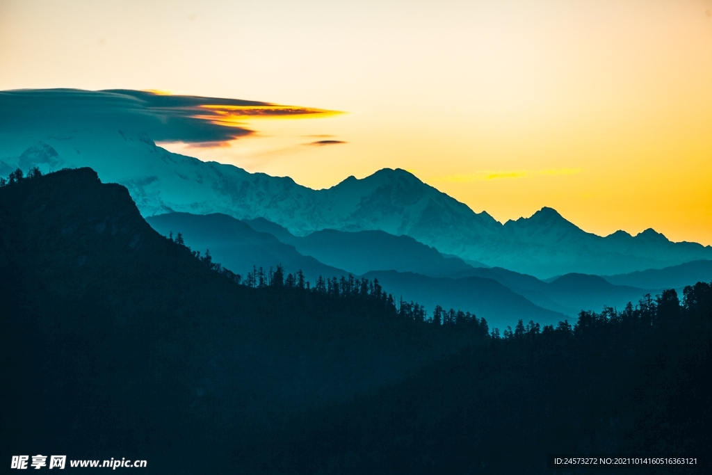 山 