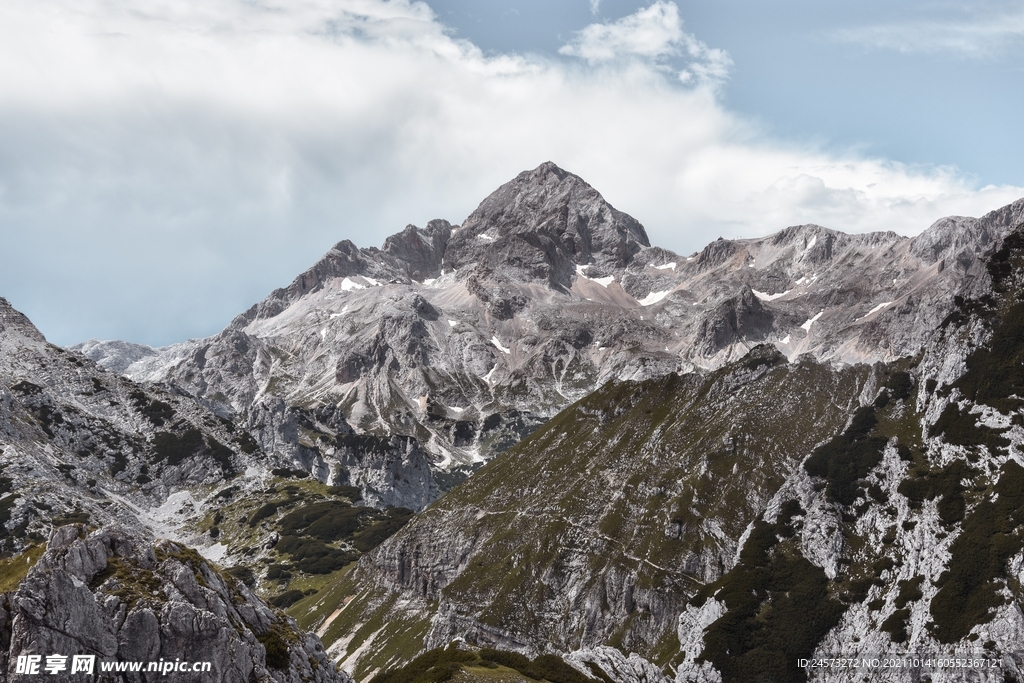 山 