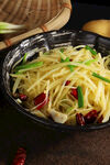 传统美食清炒土豆丝