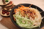 麻辣鸡丝凉面