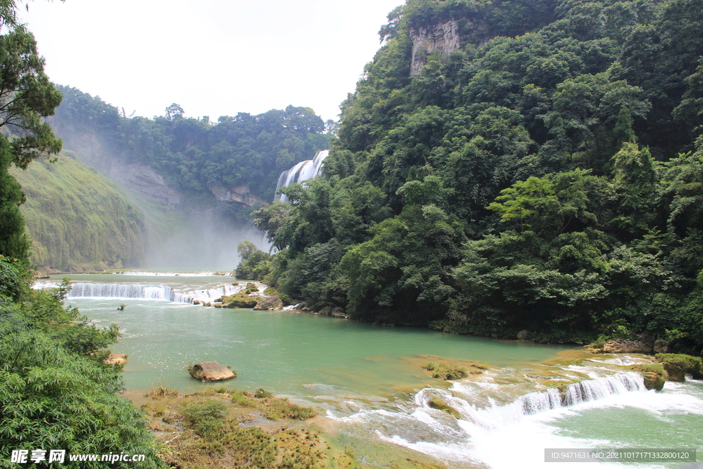 贵州天下奇观瀑布水潭