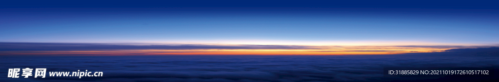 蓝色天空背景