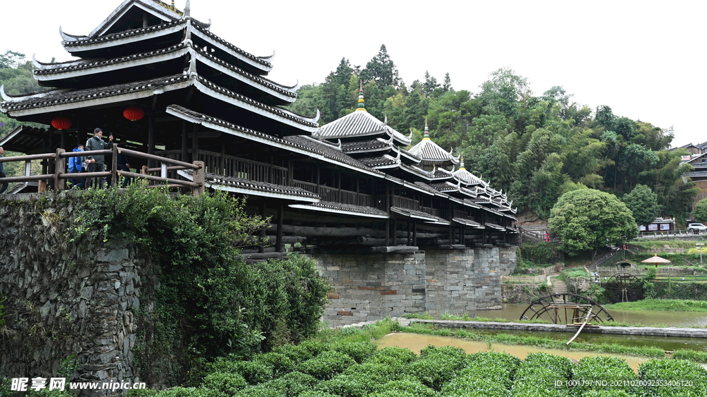 河边风雨桥