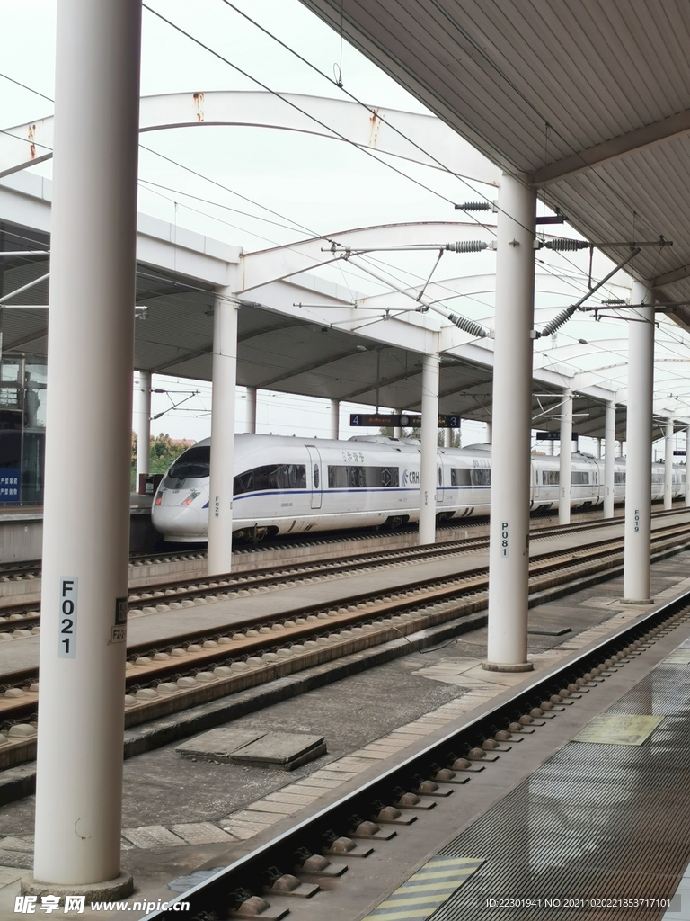 火车站 漯河 站台 高铁 绿皮