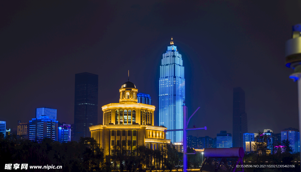 城市繁华霓虹夜景 