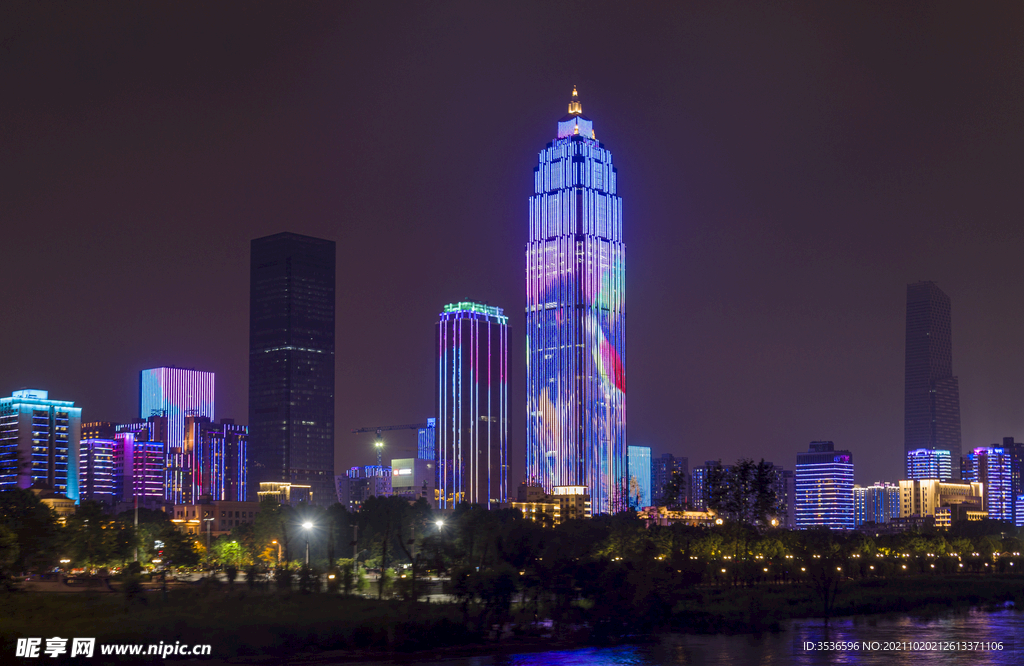 江边霓虹夜景