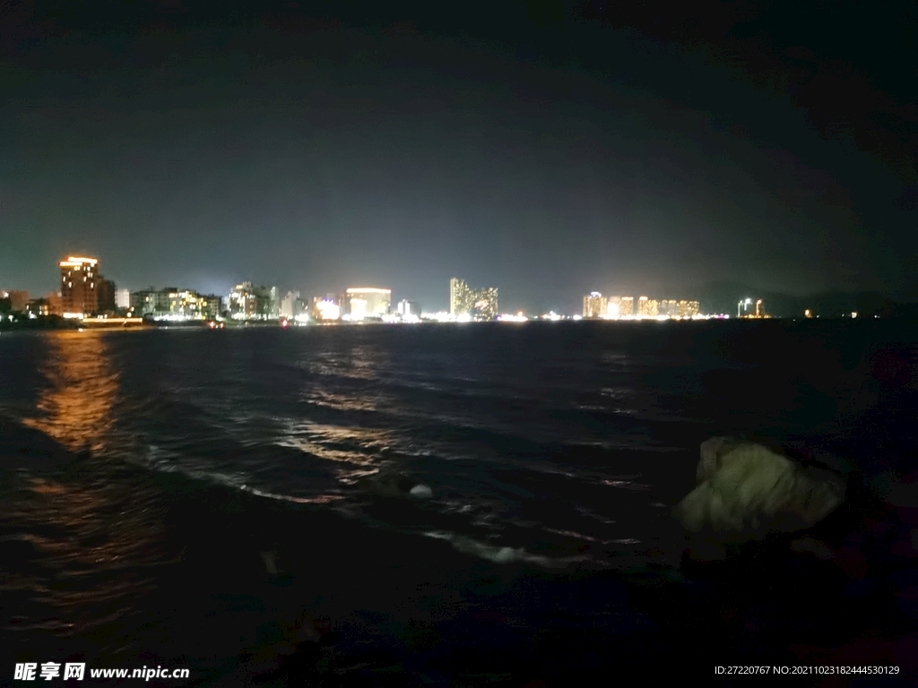 双月湾海边夜景