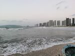 双月湾澎湃的海浪