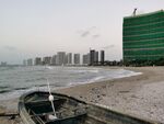 双月湾海边澎湃的大海