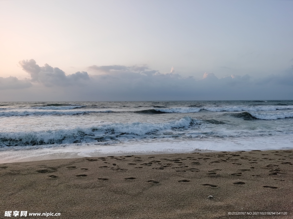 双月湾朝霞 海浪汹涌