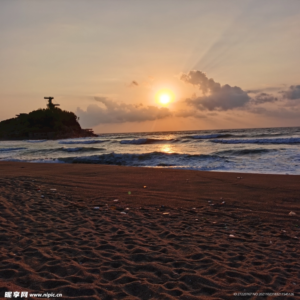 双月湾海边日出红日