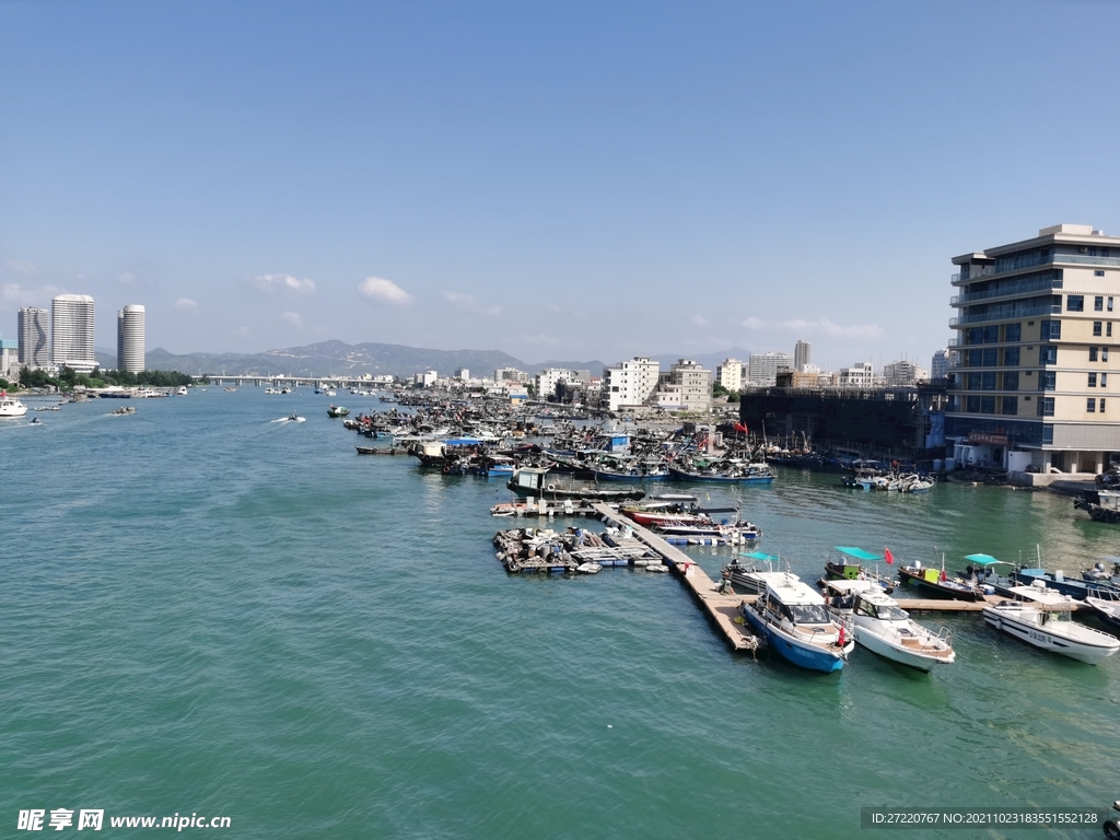 双月湾海港风景