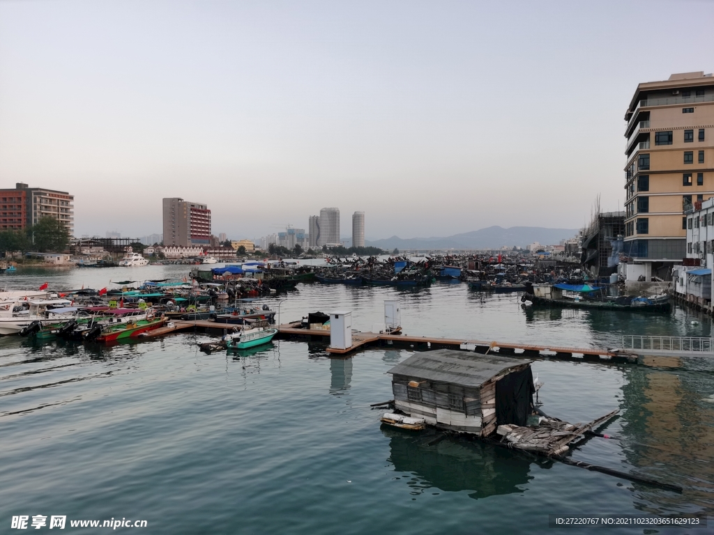 双月湾海港风光