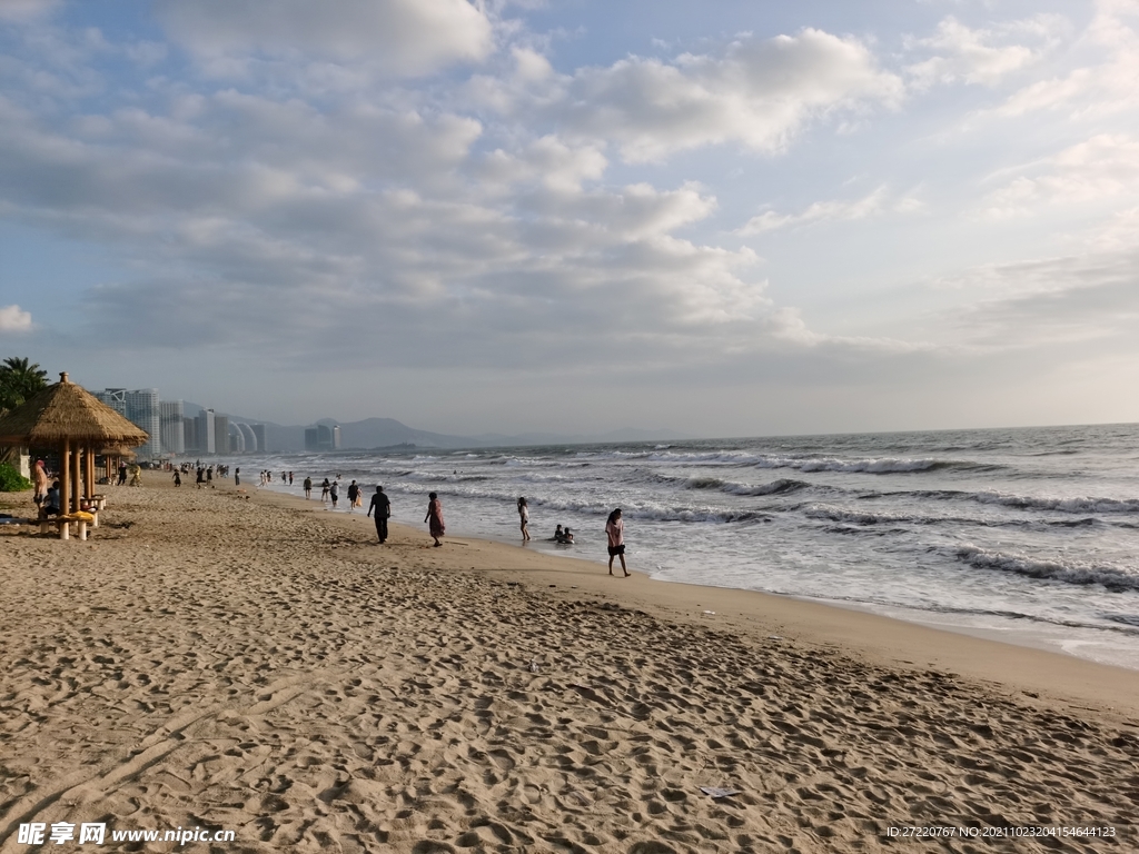 海边看海浪  惠州虹海湾