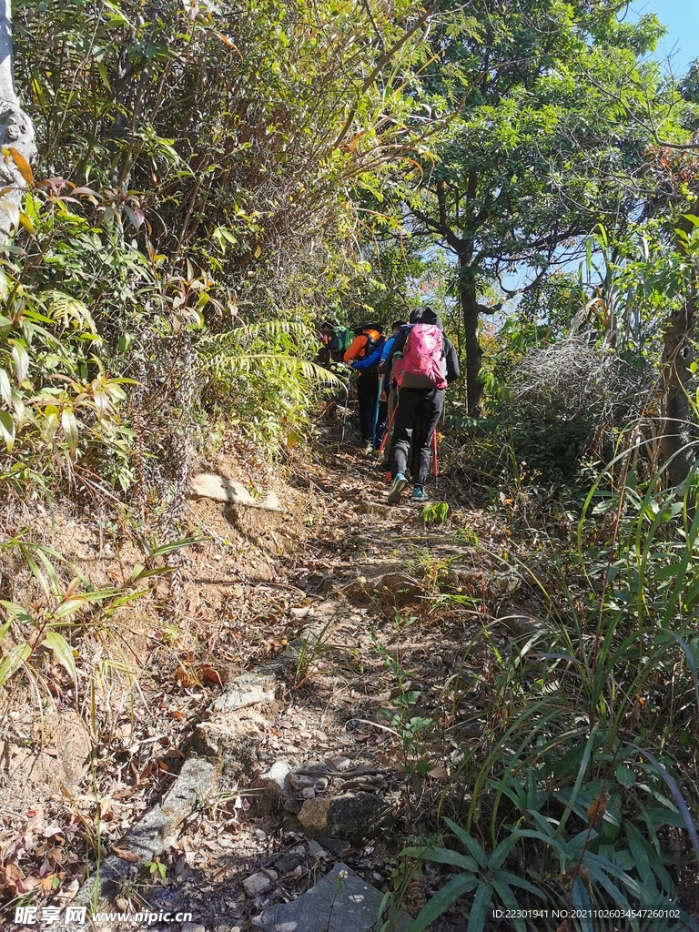 爬山