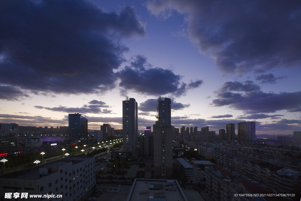 夜幕下城市风景图片