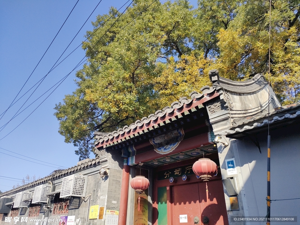 北京秋天胡同复古建筑风景