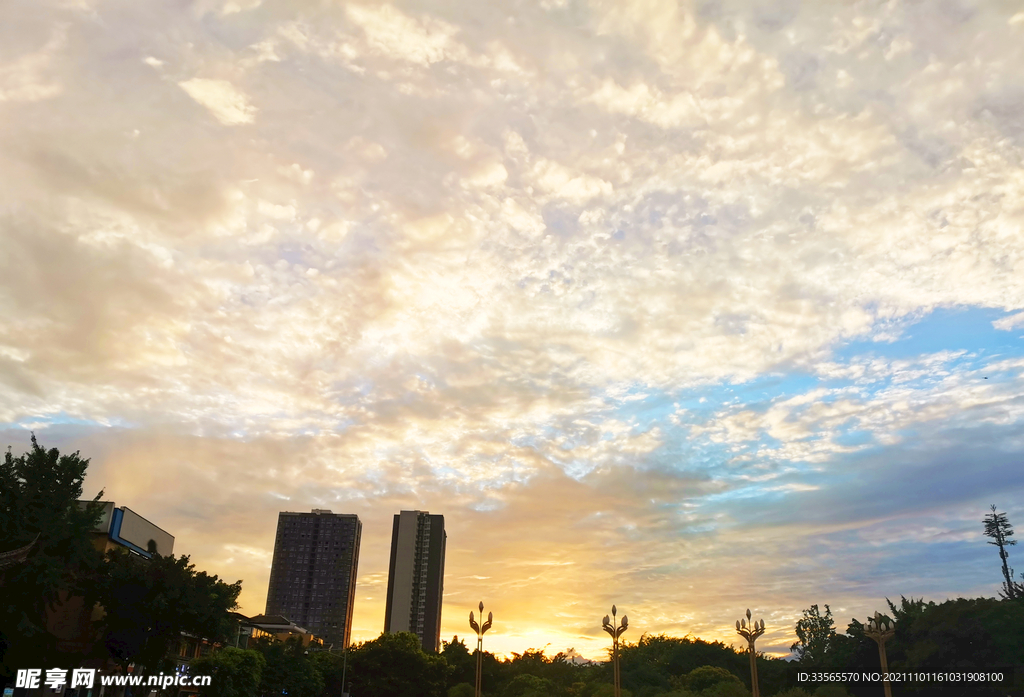 城市夕阳
