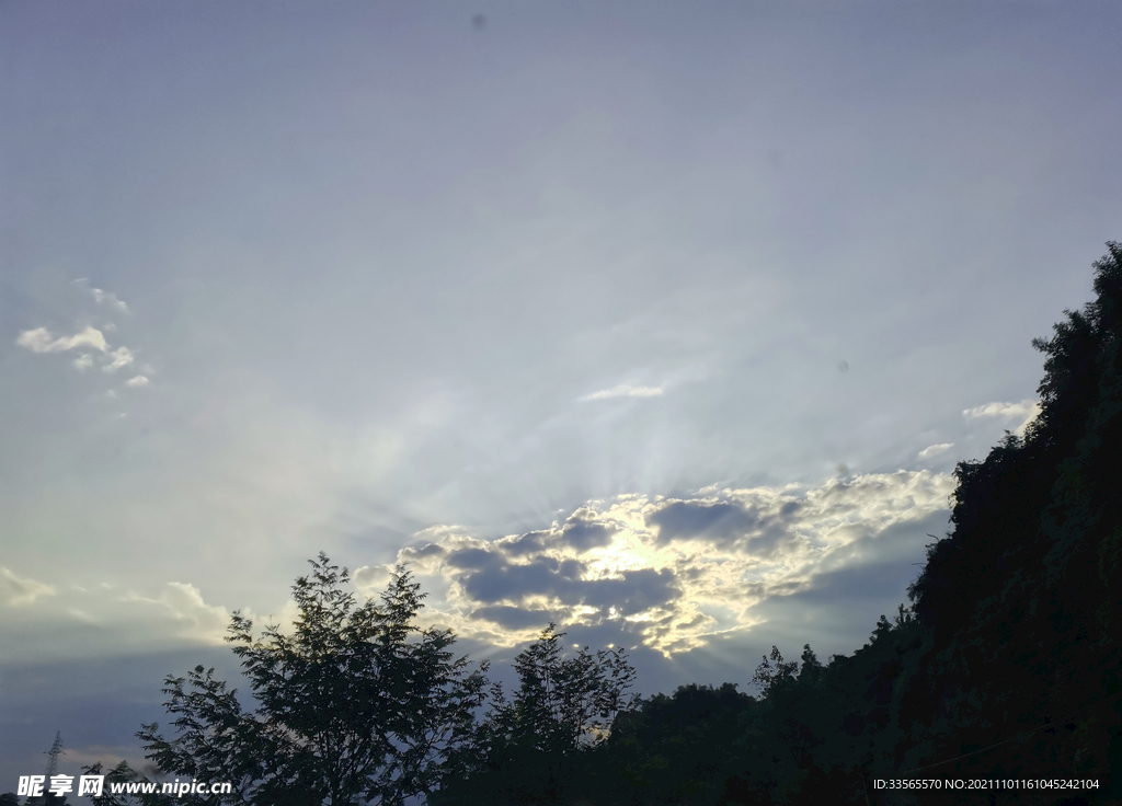 蔚蓝色天空