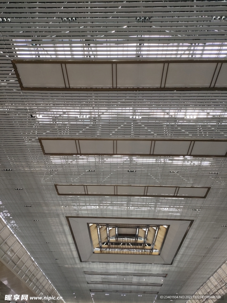 南京南高铁站吊顶天花造型