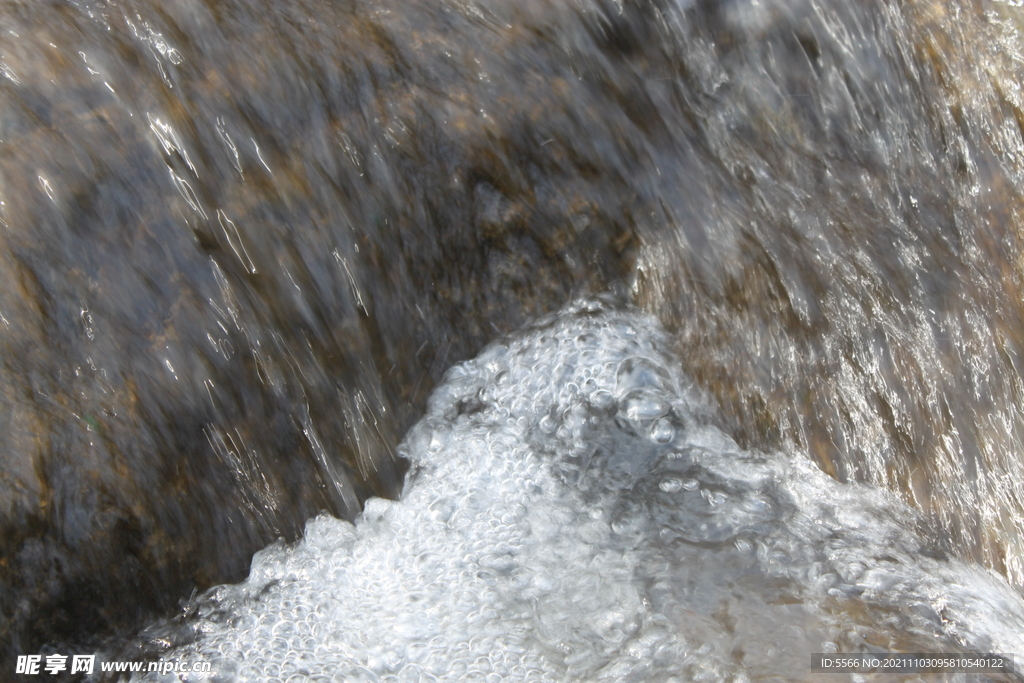 特写水流