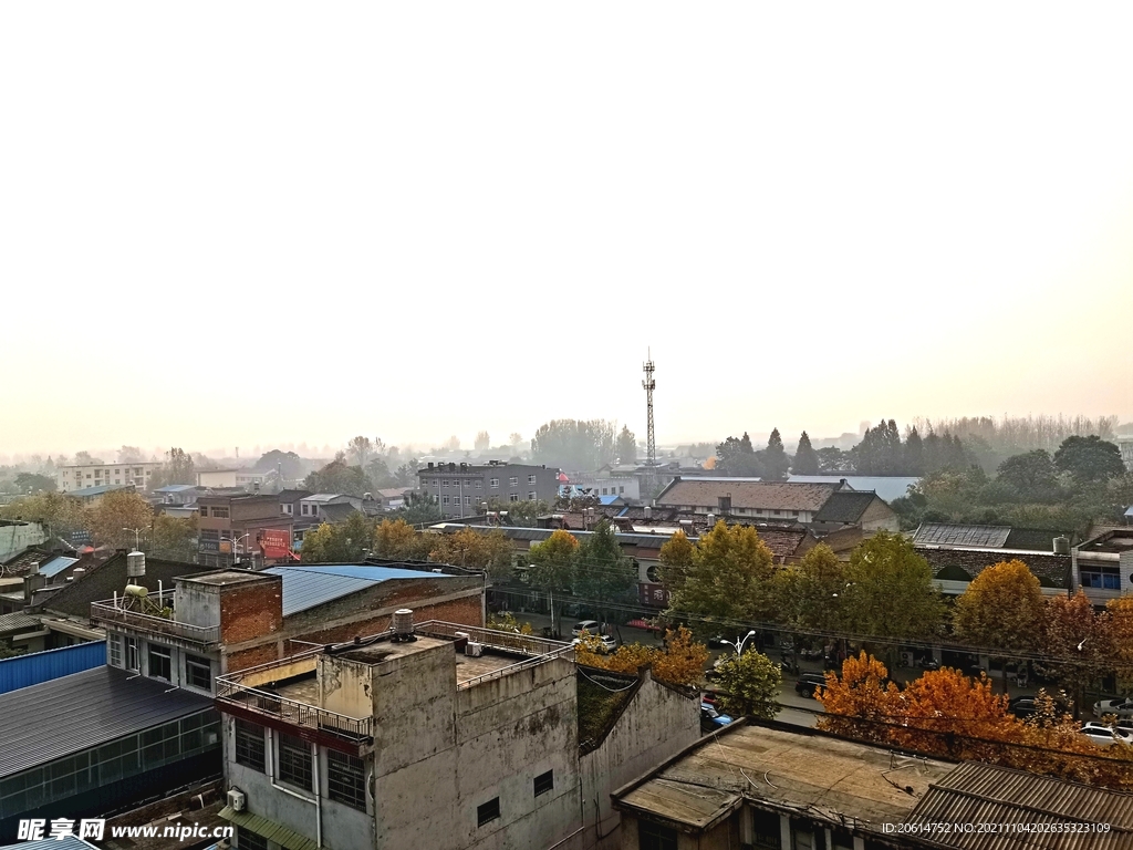 日暮下的乡村风景