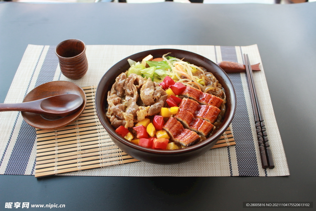 肥牛鳗鱼双拼饭