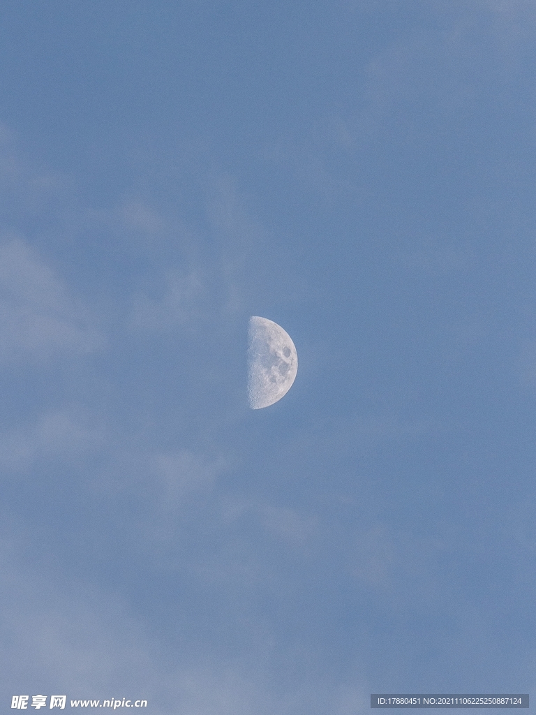 月球
