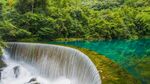 小湖瀑布风景