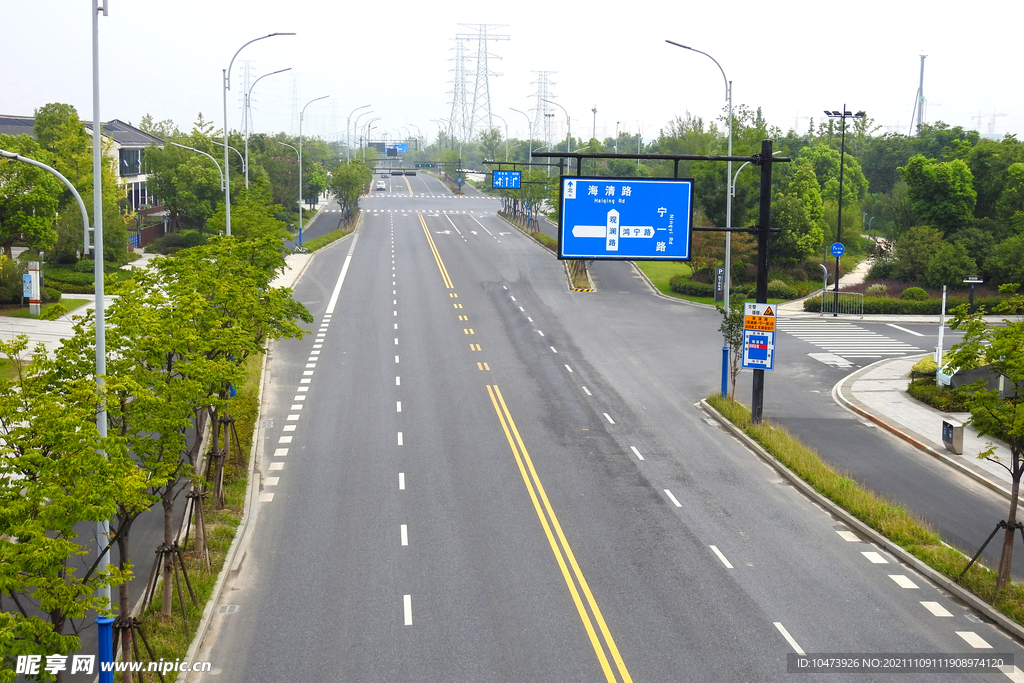 笔直的城际公路