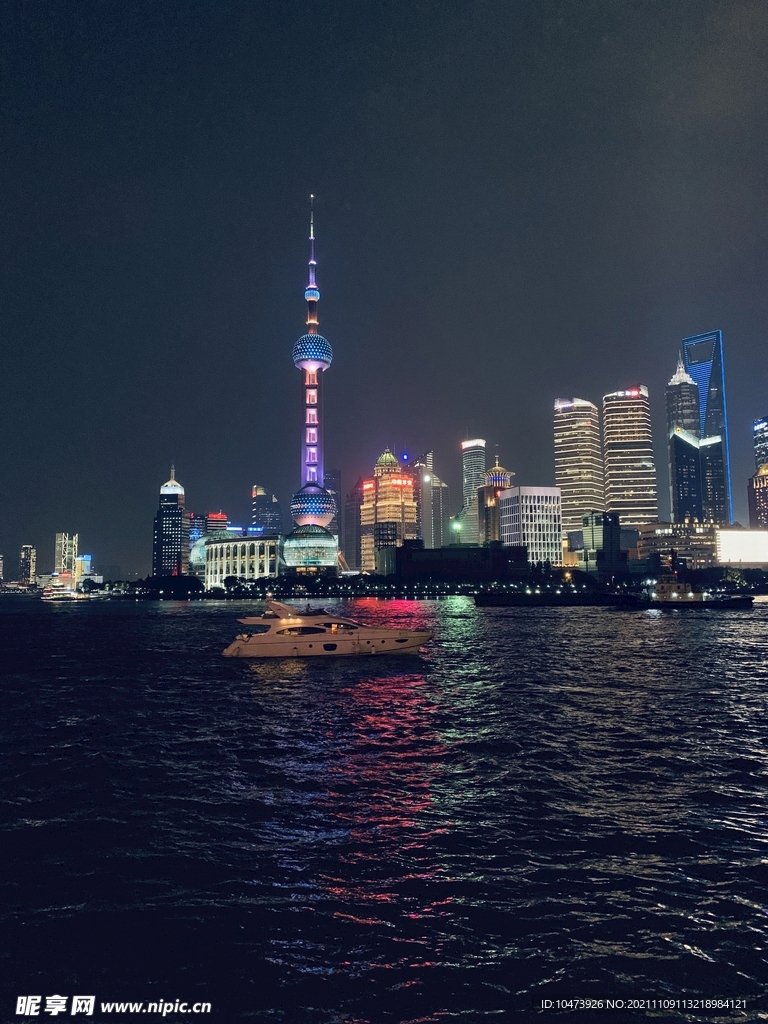 黄浦江畔的夜景