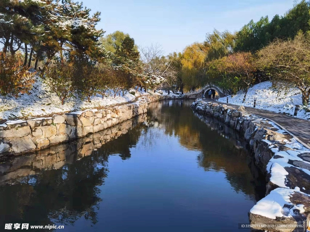 雪中河